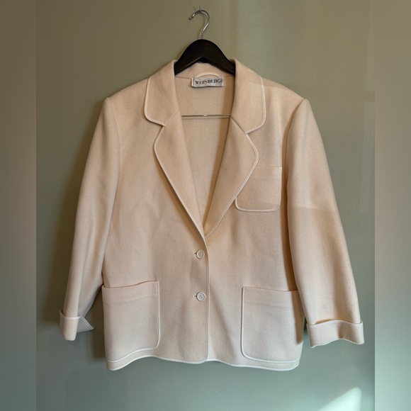 Vintage European Elegance: Weinberg Cream Piped Blazer - Picture 2 of 13